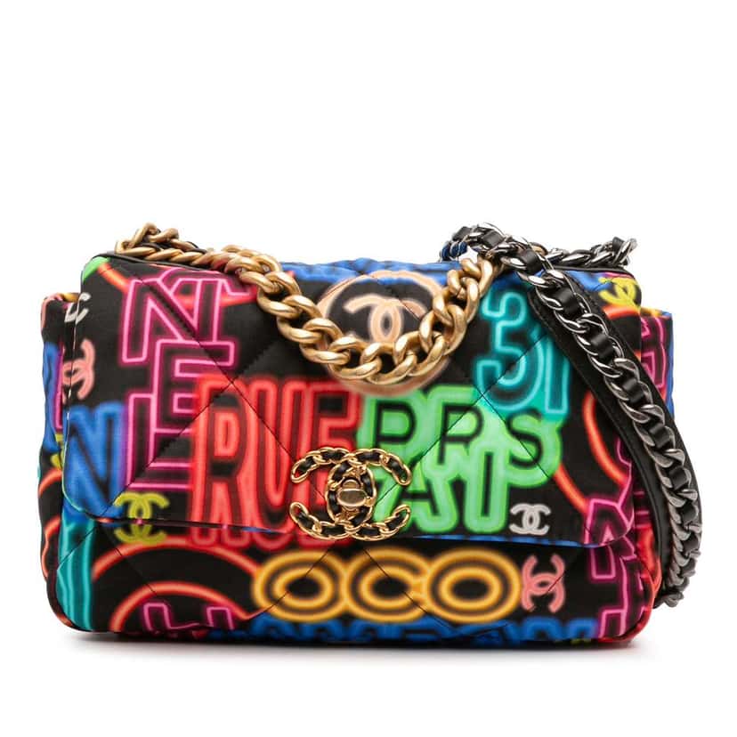Chanel Medium Printed Nylon Graffiti 19 Flap Black Good condition - Front View