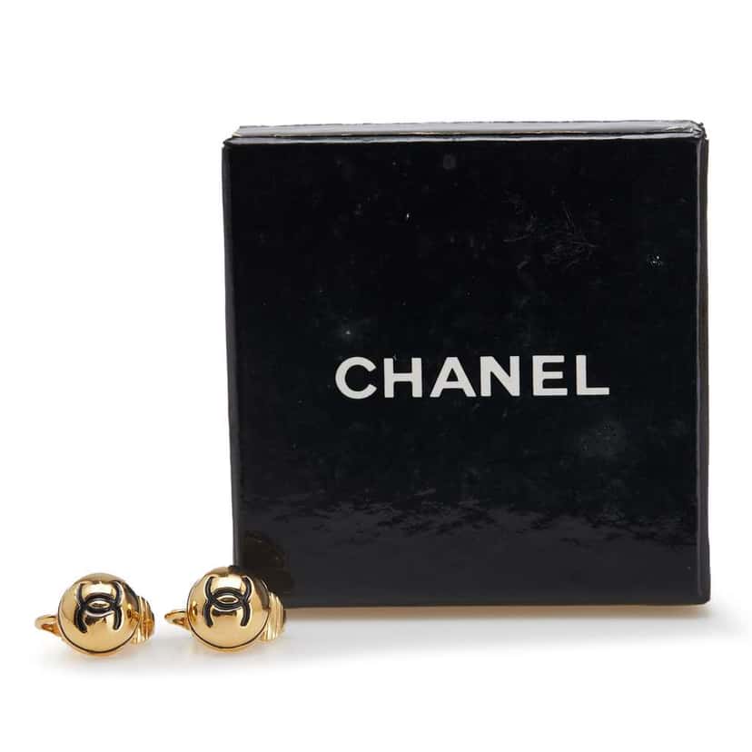Chanel Gold Plated CC Button Clip On Earrings Gold Metal Good condition - Model View