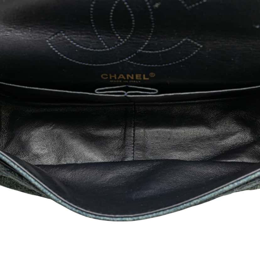Chanel Reissue 2.55 Quilted Denim Double Flap 226 Blue Denim Good condition - Model View