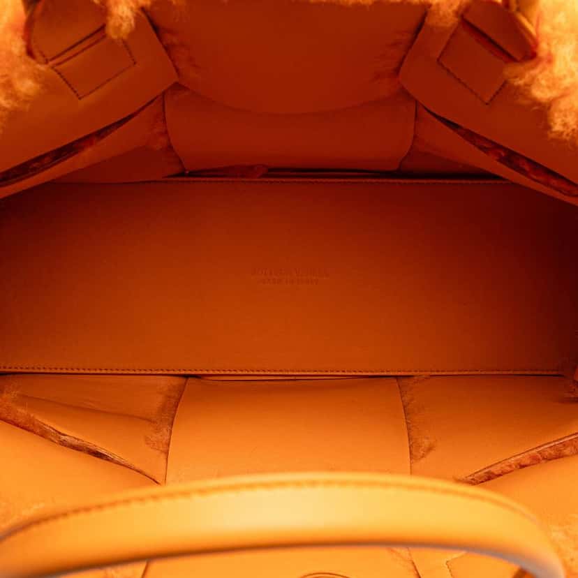 Bottega Veneta Small Shearling Intrecciato Arco Tote Orange Good condition - Model View