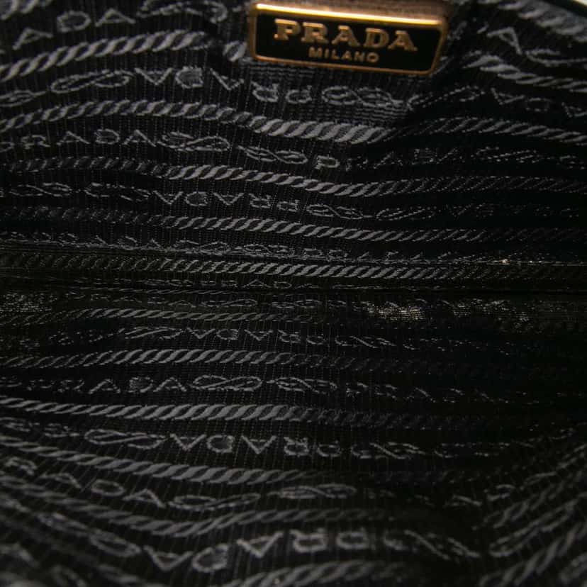 Prada Spazzolato Bow Pochette Black Leather Good condition - Model View
