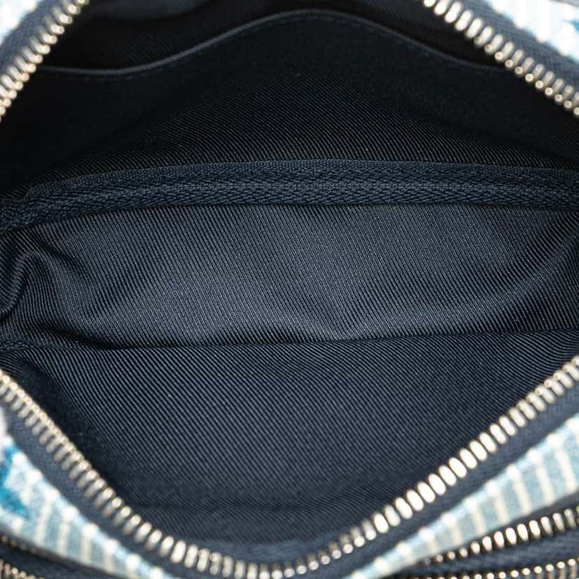 Louis Vuitton Monogram Denim Watercolor Hickory Stripes Outdoor Pouch Blue Denim Good condition - Model View