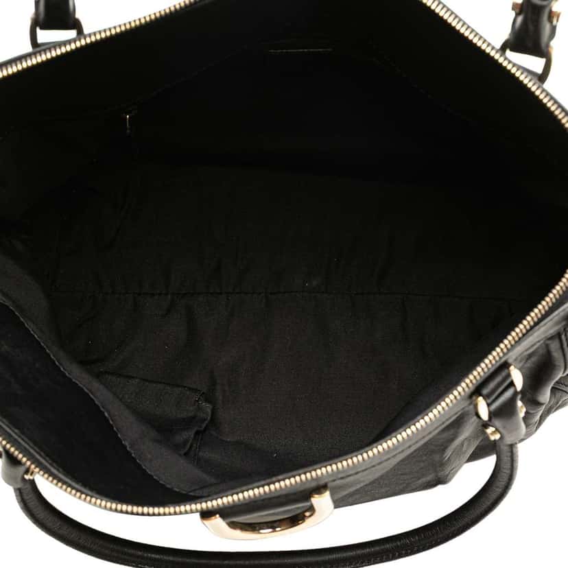 Gucci Leather Abbey D Ring Tote Black Leather Good condition - Model View