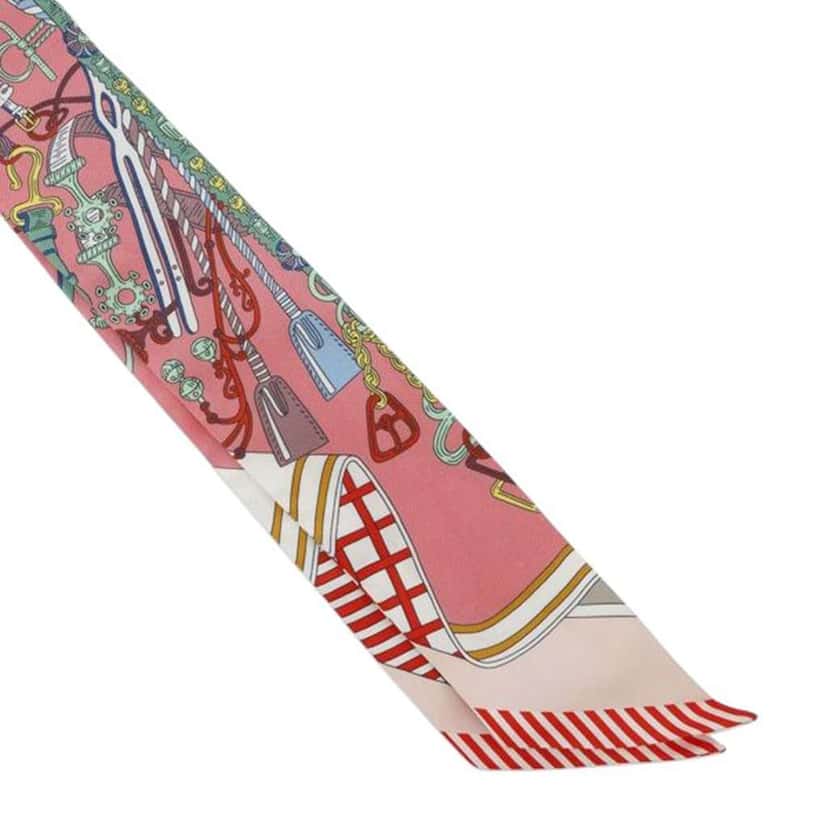 Hermès Bouquets Sellier Silk Twilly Scarf Pink Silk Good condition - Model View