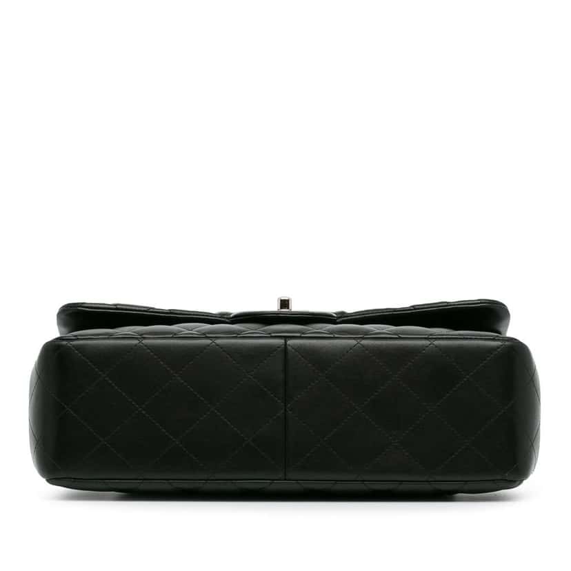 Chanel Jumbo Classic Lambskin Double Flap Black Leather Good condition - Model View