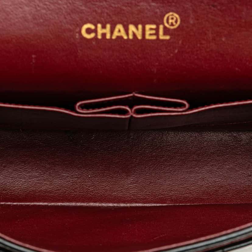 Chanel Medium Classic Lambskin Double Flap Black Leather Good condition - Model View