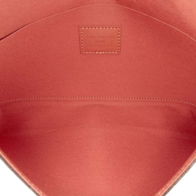 Louis Vuitton Monogram Vernis Pochette Felicie Valentine Dog Pink Leather Good condition - Model View