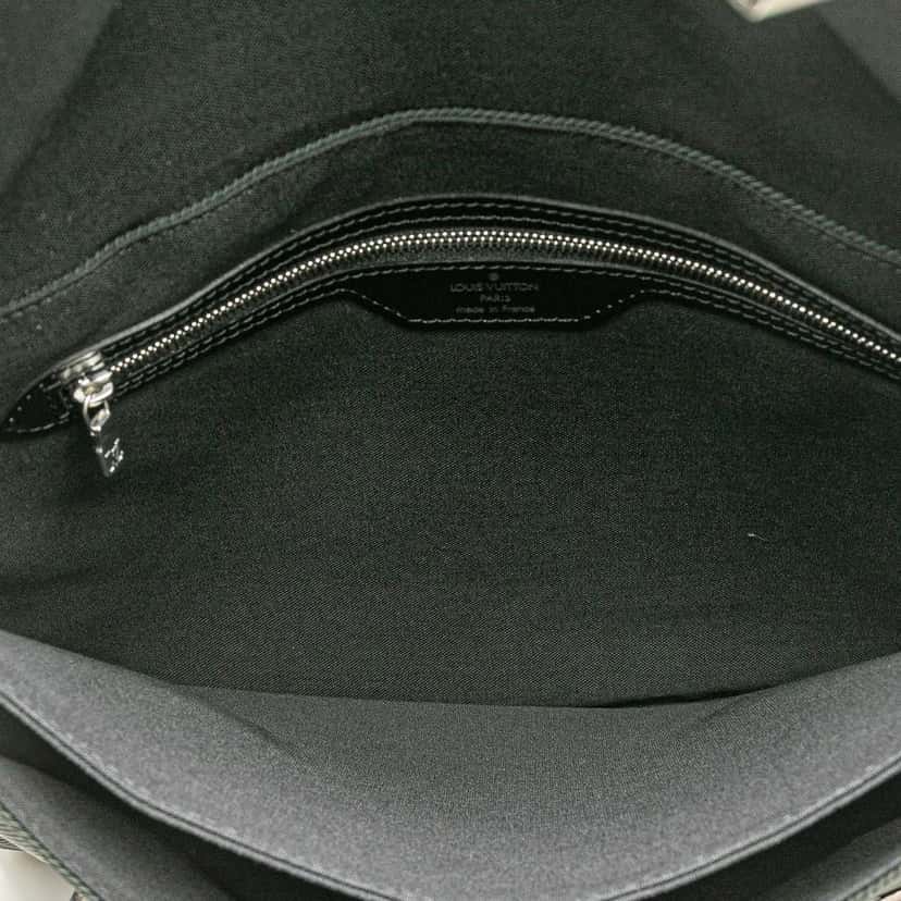 Louis Vuitton Taiga Saratov GM Black Leather Good condition - Model View
