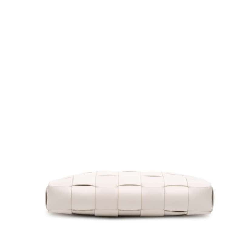 Bottega Veneta Lambskin Maxi Intrecciato The Snap Clutch White Leather Good condition - Inside View