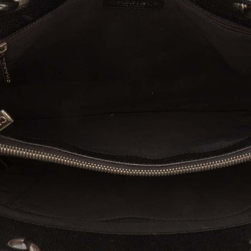 Chanel Caviar Grand Shopping Tote Black Leather Good condition - Model View