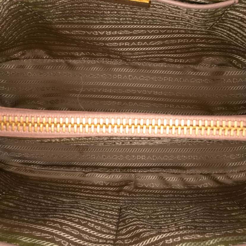 Prada Saffiano Lux Parabole Tote Pink Leather Good condition - Model View