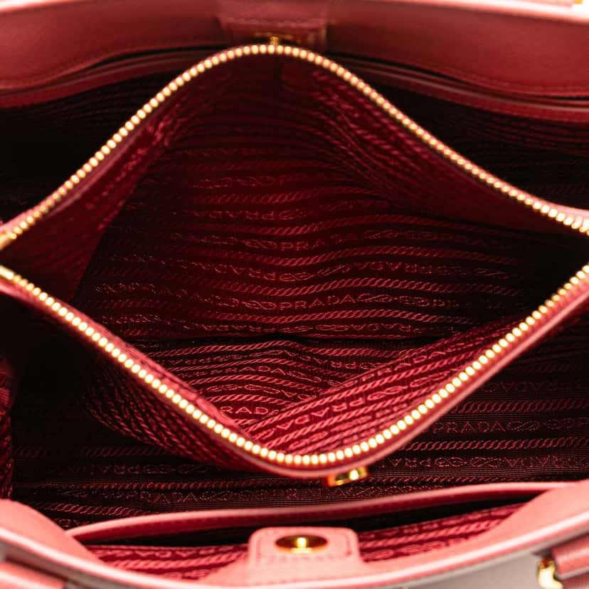 Prada Medium Saffiano Lux Galleria Satchel Pink Leather Very good condition - Model View