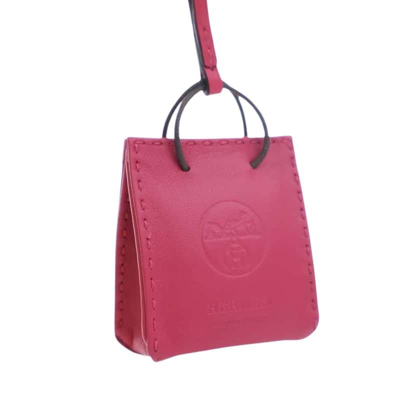 Hermès Milo Lambskin Shopping Bag Charm Pink Leather Good condition - Model View