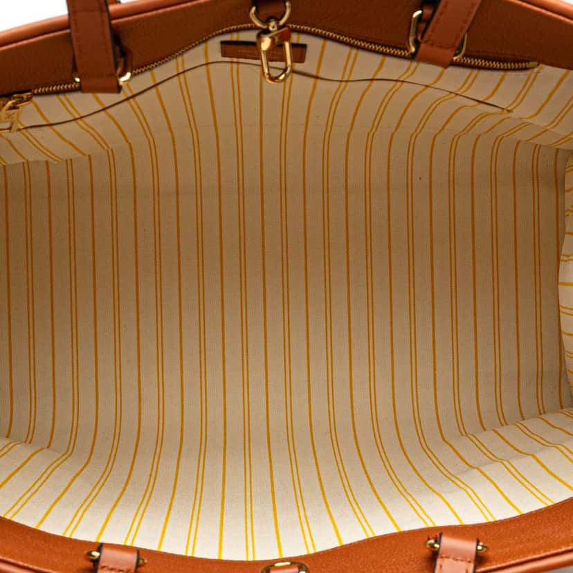 Louis Vuitton Monogram Giant Raffia OnTheGo GM Brown Good condition - Model View