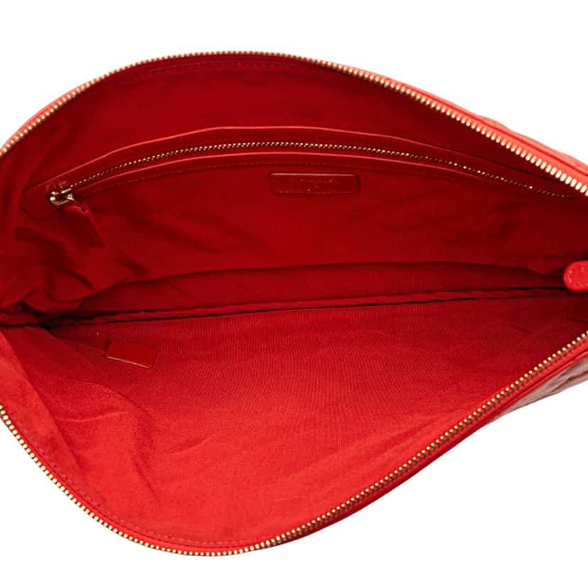 Chanel Large Quilted Lambskin O Case Clutch Red Leather Good condition - Model View