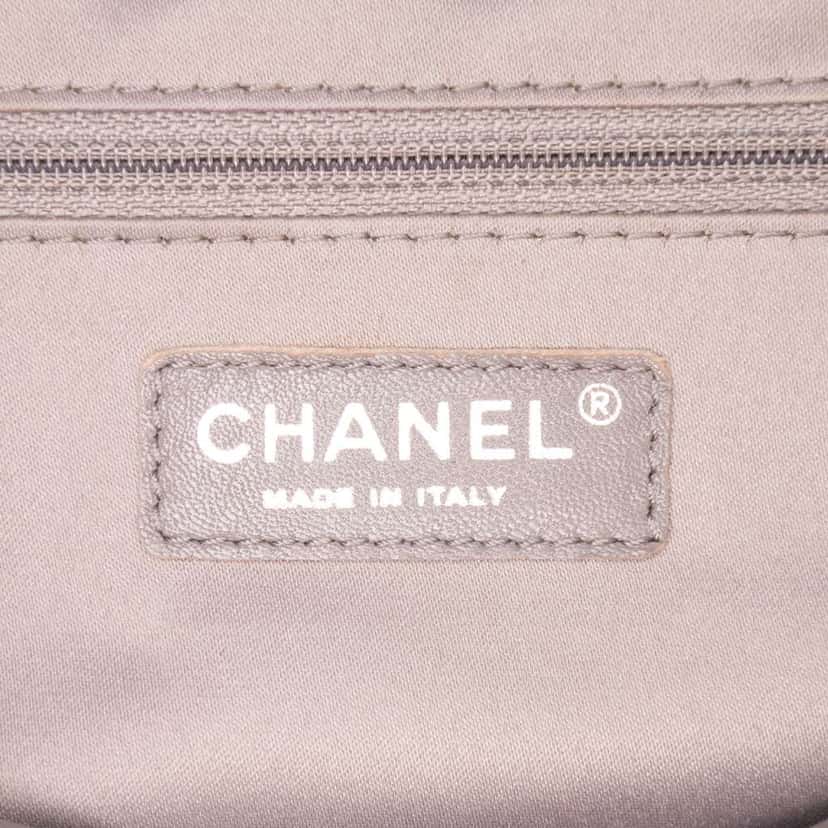 Chanel Caviar Grand Shopping Tote XL White Leather Good condition - Box View