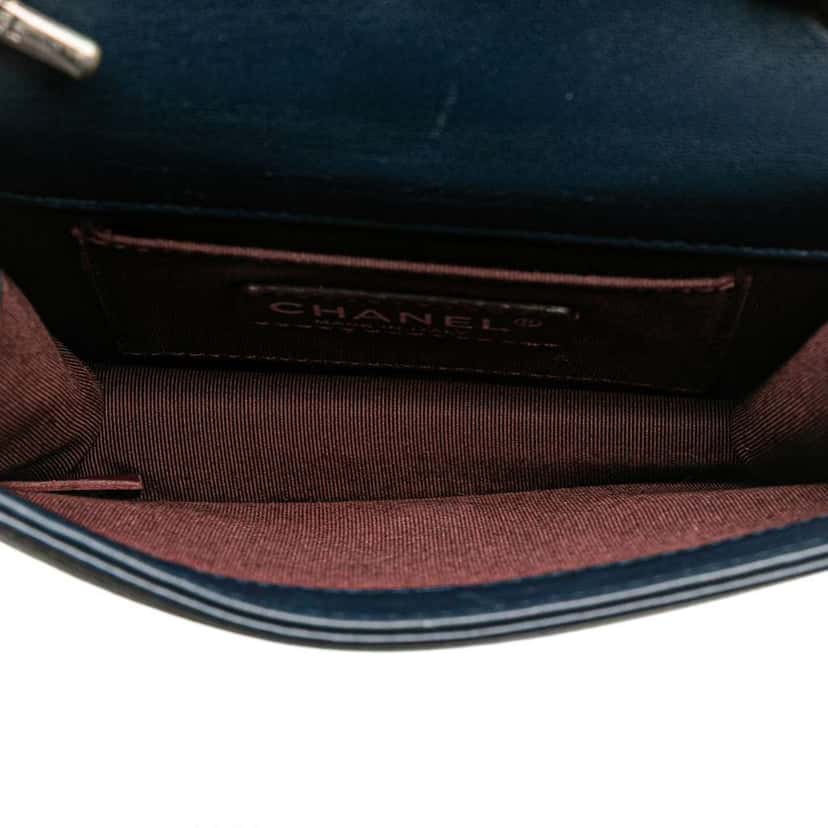 Chanel Mini Acrylic and Calfskin Boy Brick Flap Blue Leather Good condition - Model View