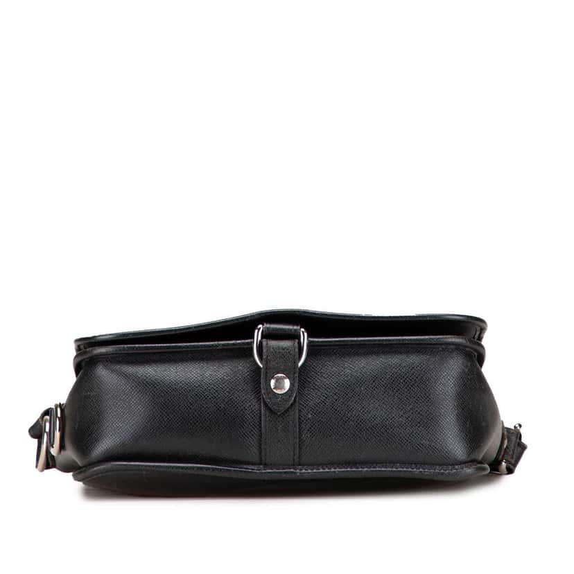 Louis Vuitton Taiga Andrei Black Leather Good condition - Inside View