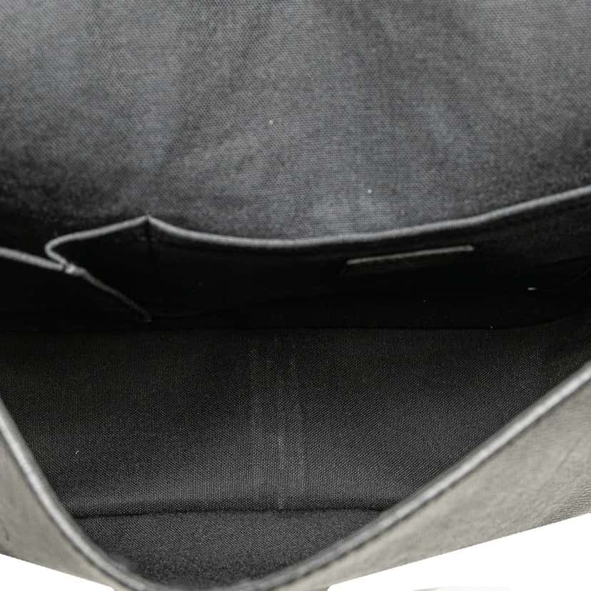 Louis Vuitton Taiga Andrei Black Leather Good condition - Model View