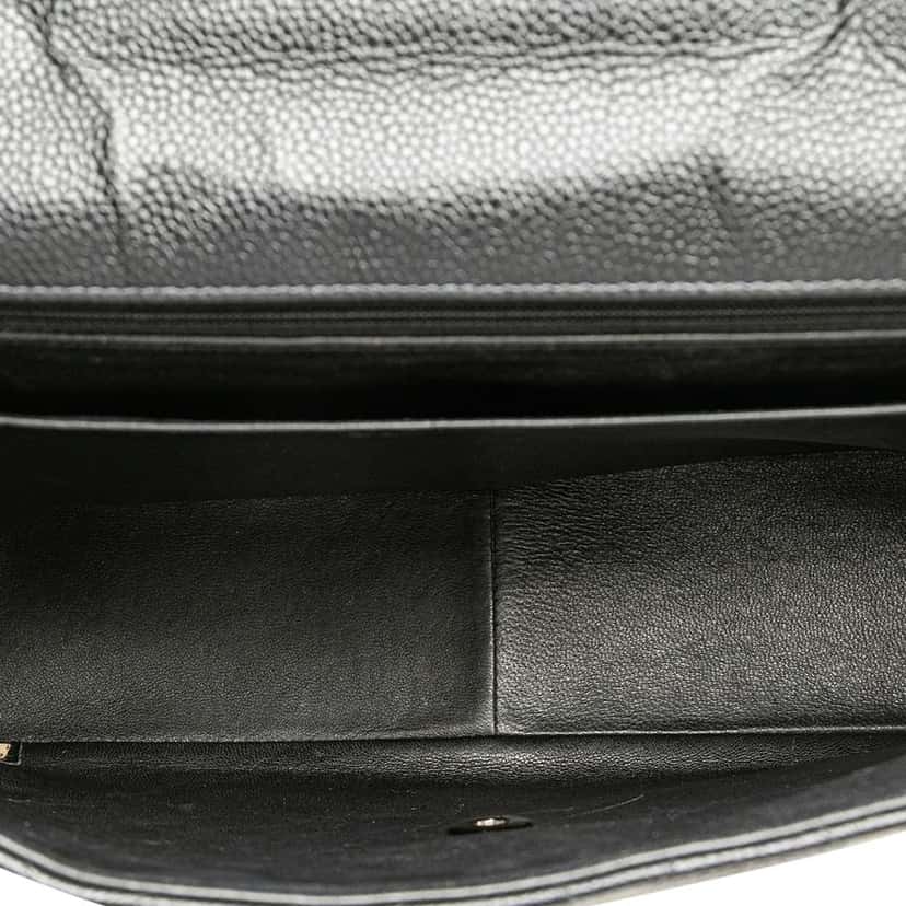 Chanel Jumbo Classic Caviar Single Flap Black Leather Good condition - Model View