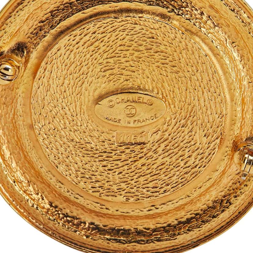 Chanel Gold Plated 31 Rue Cambon Round Brooch Gold Metal Good condition - Model View