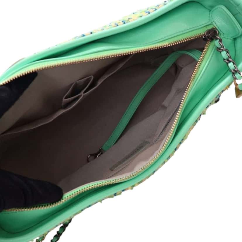 Chanel Medium Tweed Gabrielle Crossbody Green Tweed Good condition - Box View