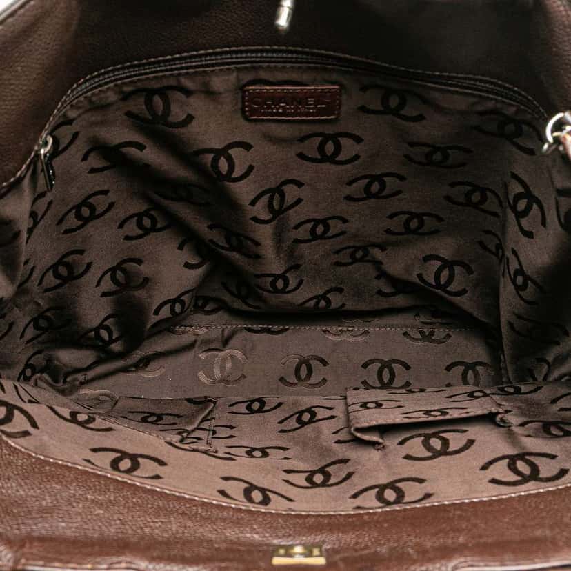 Chanel CC Caviar Turnlock Tote Brown Leather Good condition - Model View