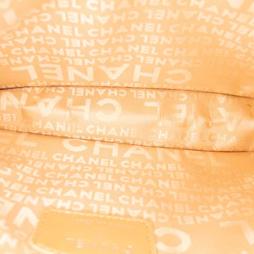 Chanel Lambskin Precious Symbols Pochette Pink Leather Good condition - Model View