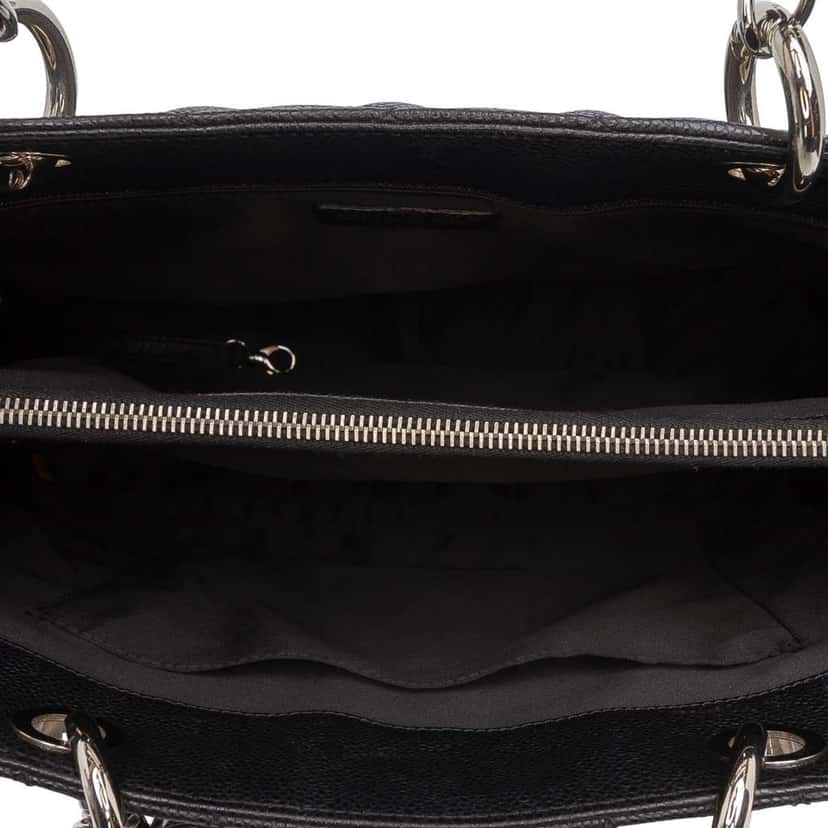 Chanel Caviar Grand Shopping Tote Black Leather Good condition - Model View