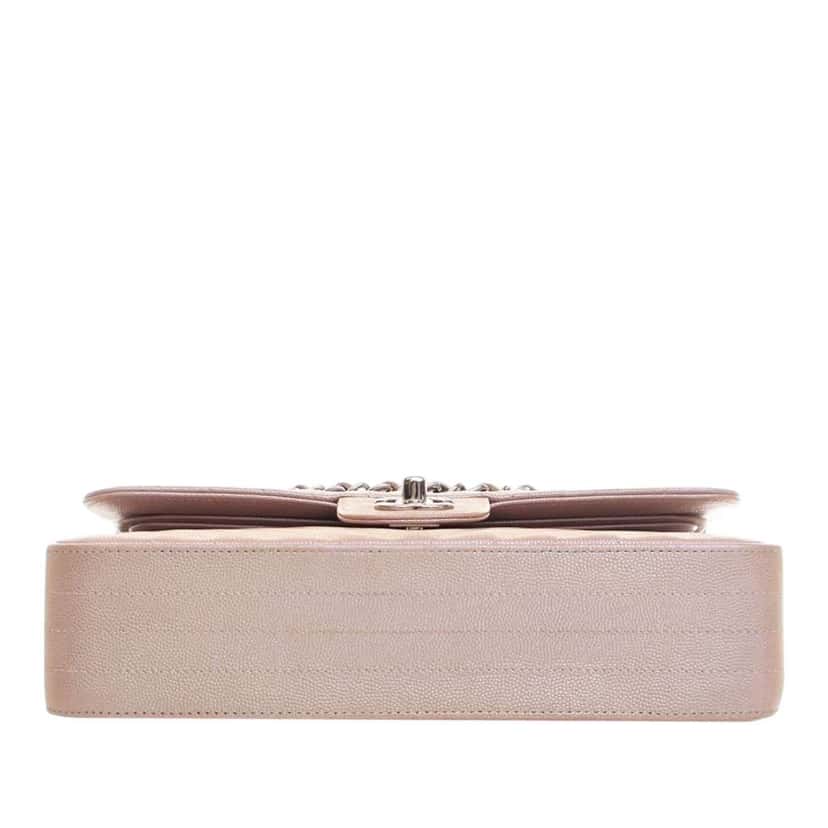 Chanel Medium Classic Chevron Iridescent Caviar Double Flap Pink Leather Good condition - Model View
