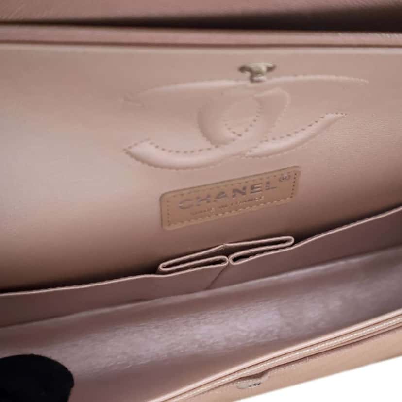 Chanel Medium Classic Chevron Iridescent Caviar Double Flap Pink Leather Good condition - Box View