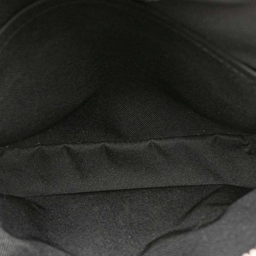 Louis Vuitton Taiga Avenue Sling Grey Leather Good condition - Model View