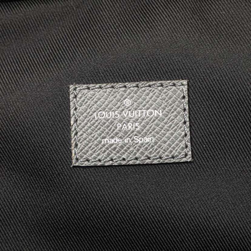 Louis Vuitton Taiga Avenue Sling Grey Leather Good condition - Box View