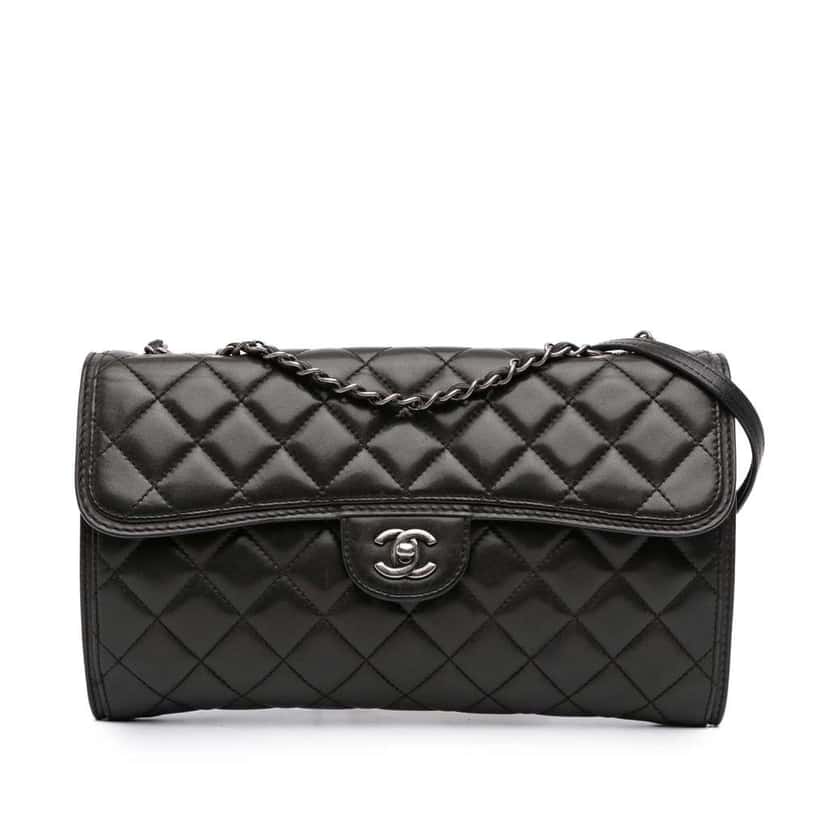 Chanel Medium Quilted Lambskin Citizen Flap Black Leather Good condition - Front View