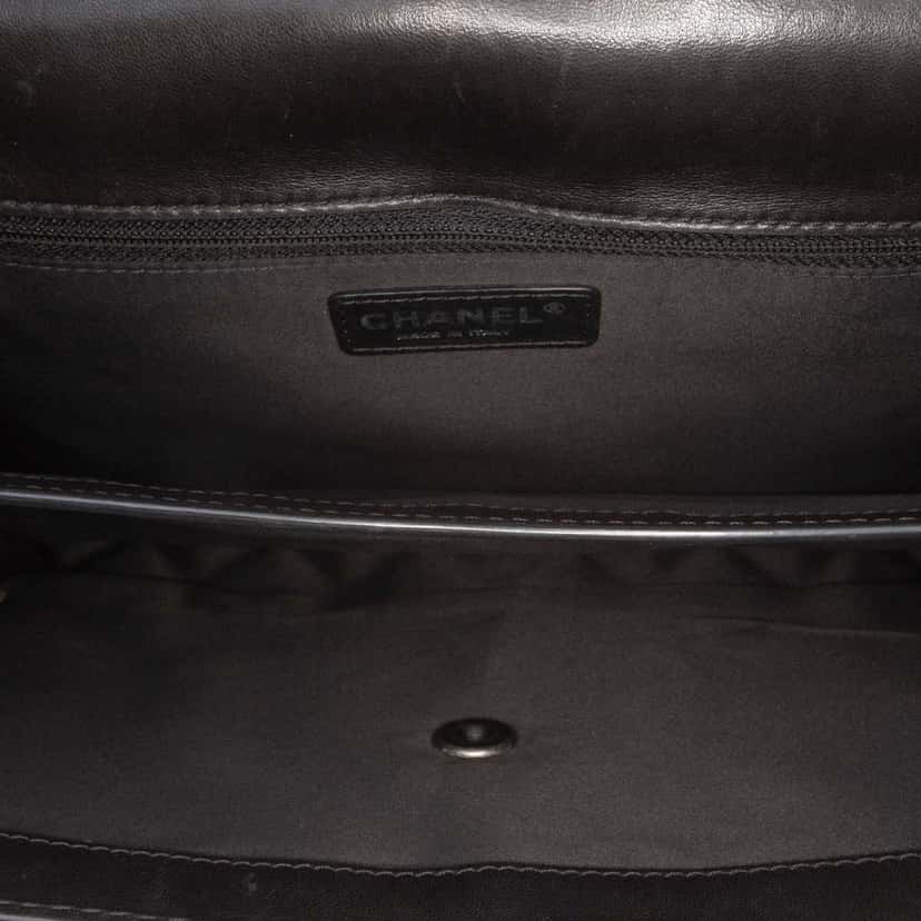 Chanel Medium Quilted Lambskin Citizen Flap Black Leather Good condition - Model View
