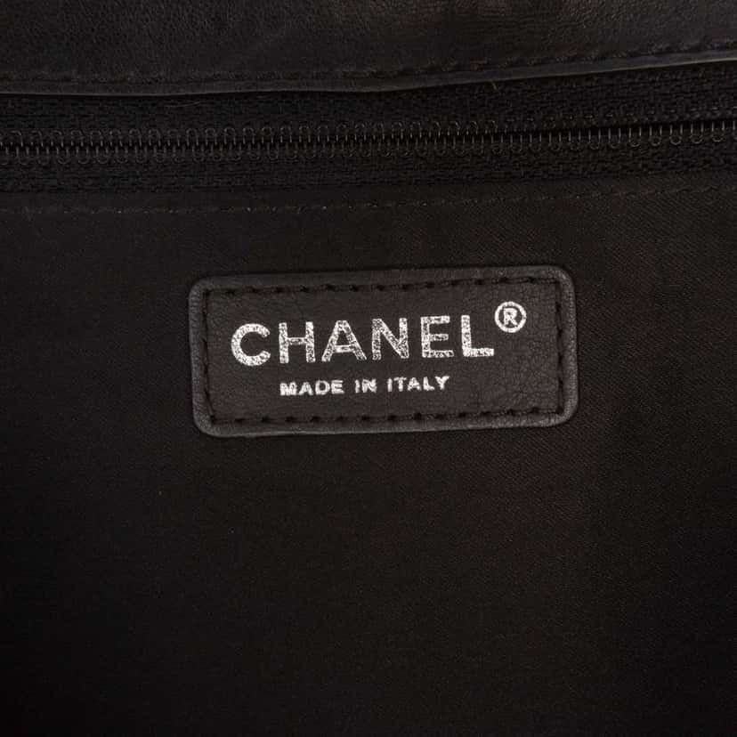 Chanel Medium Quilted Lambskin Citizen Flap Black Leather Good condition - Box View