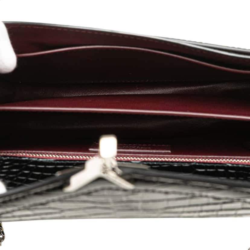 Saint Laurent Croc Embossed Leather Monogram Cassandra Clasp Bag Black Leather Good condition - Model View