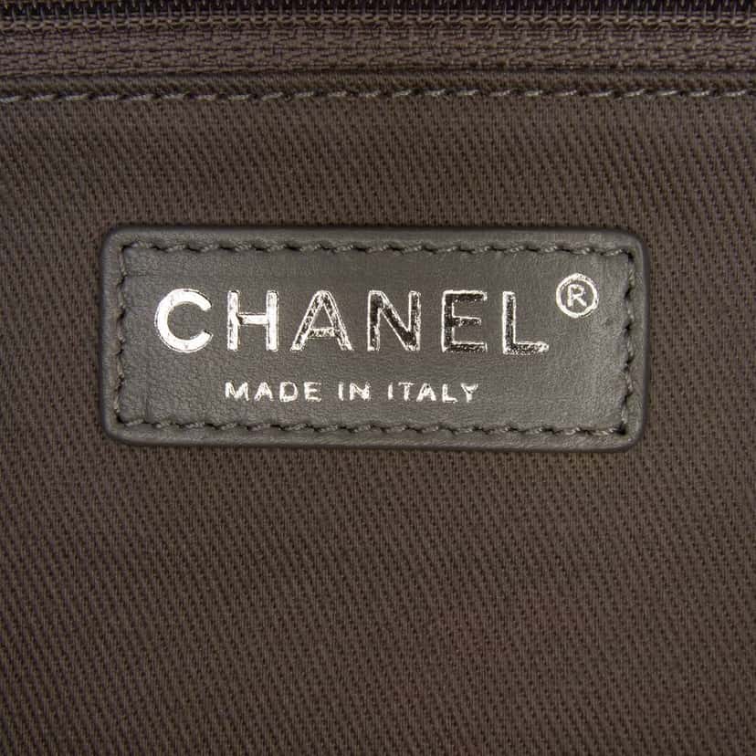 Chanel Large Quilted Iridescent Calfskin Coco Daily Flap Grey Leather Good condition - Box View
