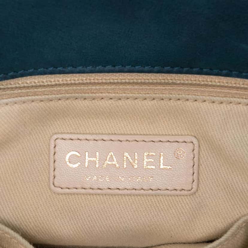 Chanel Small Iridescent Calfskin Chic Quilt Flap Blue Leather Good condition - Box View