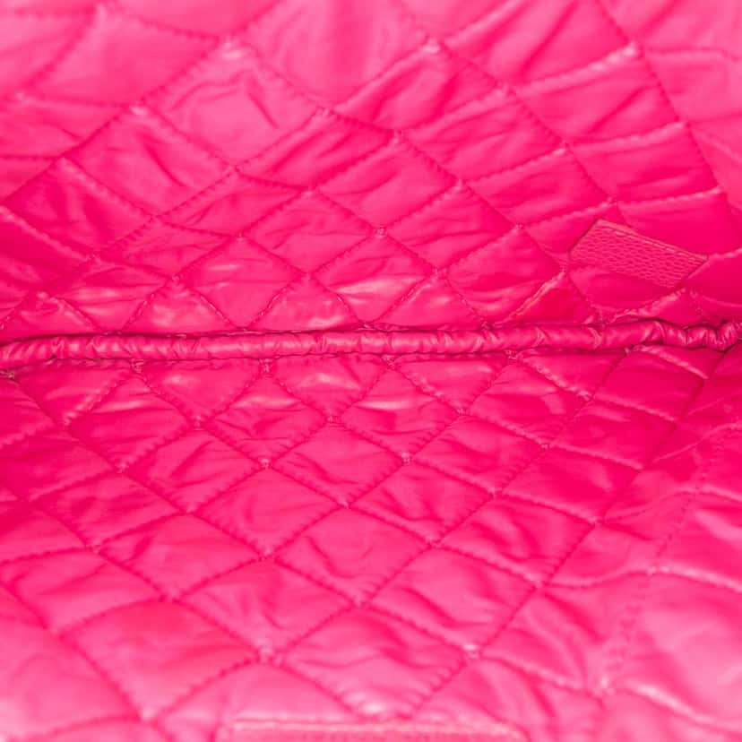 Chanel Small Quilted Caviar O Case Clutch Pink Leather Good condition - Model View