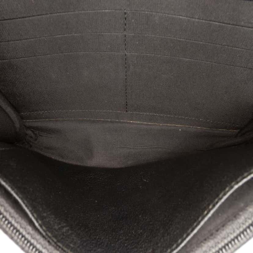 Chanel Studded Grained Calfskin Boy Wallet On Chain Black Leather Good condition - Model View
