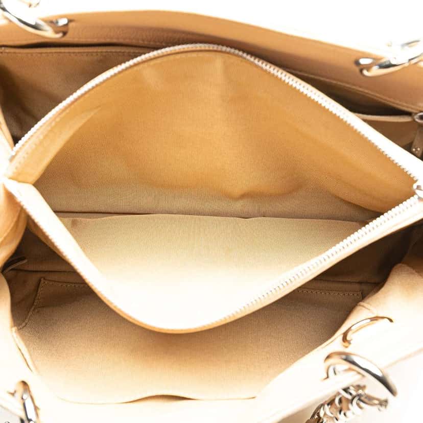 Chanel Caviar Grand Shopping Tote Brown Leather Good condition - Model View