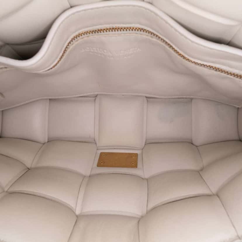 Bottega Veneta Nappa Intrecciato Padded Cassette Crossbody White Leather Good condition - Model View