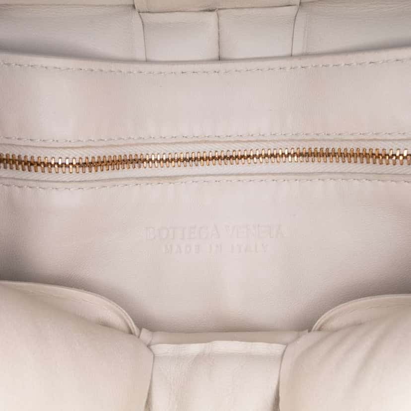 Bottega Veneta Nappa Intrecciato Padded Cassette Crossbody White Leather Good condition - Box View