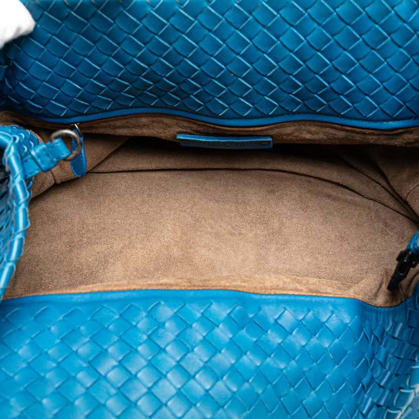 Bottega Veneta Medium Nappa Intrecciato Cesta Tote Blue Leather Good condition - Model View