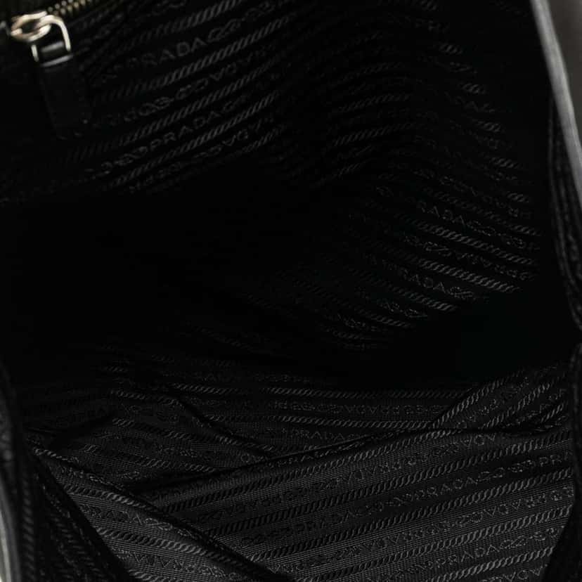 Prada Tessuto Tote Black Good condition - Model View