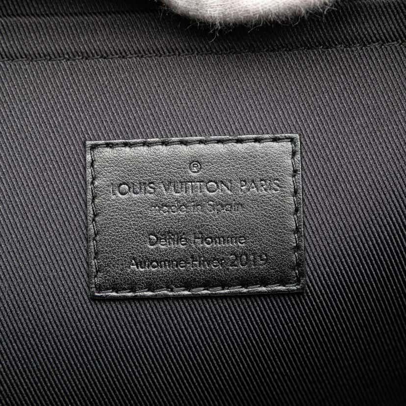 Louis Vuitton Taiga Rainbow Pochette A4 Black Leather Good condition - Box View
