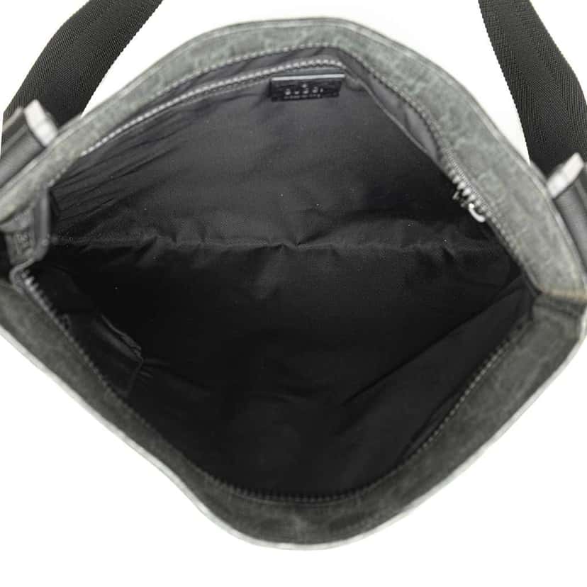 Gucci GG Supreme Crossbody Black Canvas Good condition - Model View