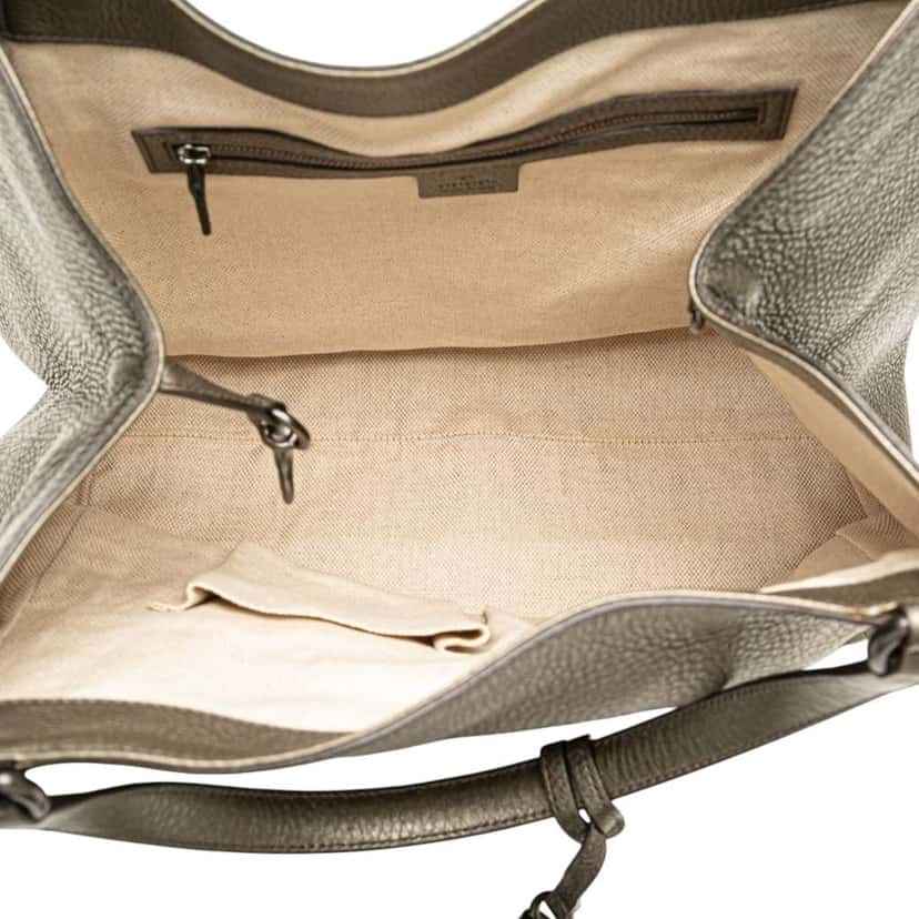 Gucci Medium Metallic Leather Soho Cellarius Tote Grey Leather Good condition - Model View
