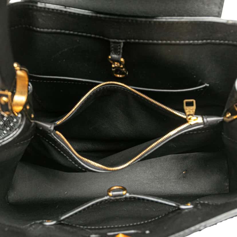 Louis Vuitton Tweed Capucines MM Black Tweed Good condition - Model View